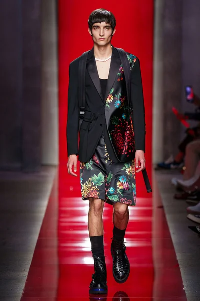 Look 14